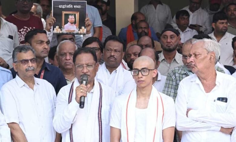 मुख्यमंत्री साय ने परिजनों से मुलाकात कर दिया सरकार की ओर से सहायता का भरोसा 1 KSHITITECH 25A 17 KSHITITECH