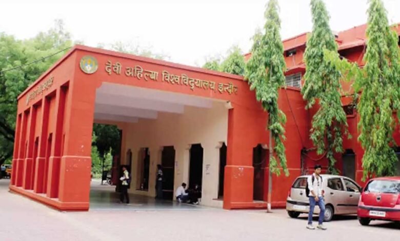 DAVV ने यूजीसी की गाइडलाइन का पालन करते हुए साल दूसरी बार पीएचडी में प्रवेश के लिए प्रक्रिया हुई शुरू 1 KSHITITECH 25A 99 KSHITITECH