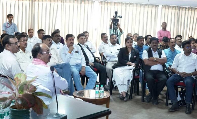 उप मुख्यमंत्री अरुण साव ने अधिवक्ताओं के साथ सुनी ‘मन की बात’ 1 KSHITITECH 28A 113 KSHITITECH