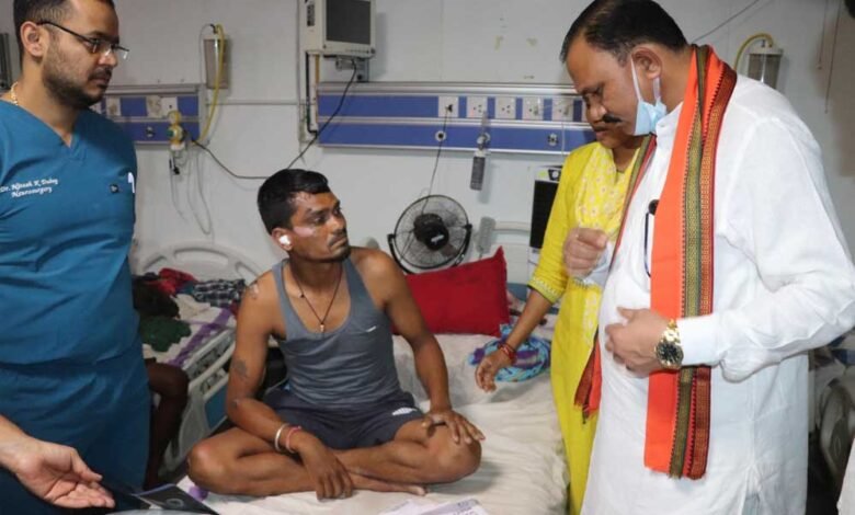 अस्पताल के वार्डों में खराब पड़े एसी को 24 घंटे में ठीक करने या बदलने के मंत्री जायसवाल ने दिए निर्देश 1 KSHITITECH 29A 42 KSHITITECH