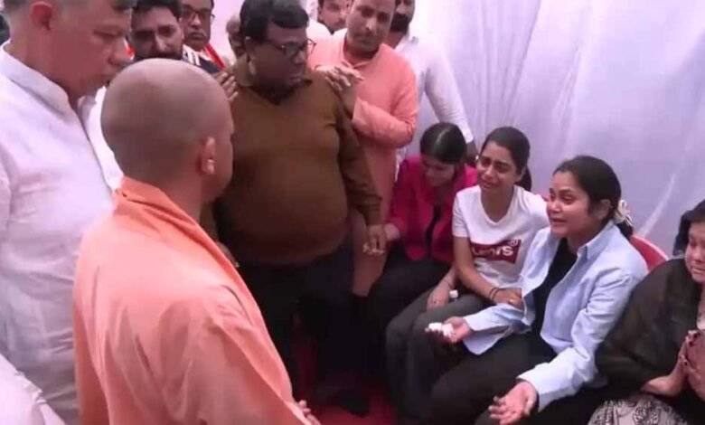 आतंकी हमले में मारे गए शुभम द्विवेदी को श्रद्धांजलि अर्पित करने पहुंचे सीएम योगी 1 KSHITITECH 3 291 KSHITITECH