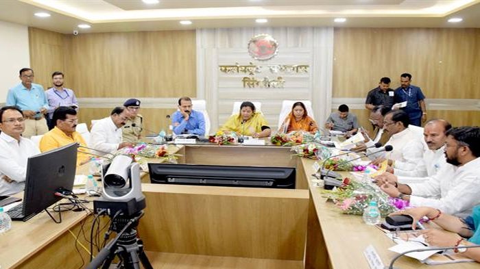 जल गंगा संवर्धन अभियान से पानी का भण्डारण कर आमजन मानस को पर्याप्त पेयजल की सुविधा प्रदान की जा जायेगी: मंत्री श्रीमती उइके 1 KSHITITECH 3A 17 1 KSHITITECH