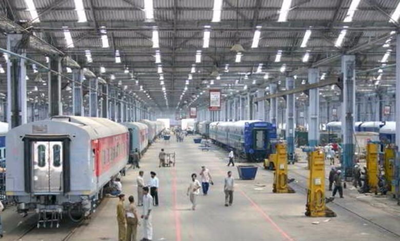 भारतीय रेलवे ने पिछले वित्त वर्ष में 7,134 कोच बनाए, पिछले दशक में 5481 कोच बनाए थे, जो अब नया रिकॉर्ड 1 KSHITITECH 4A 37 KSHITITECH