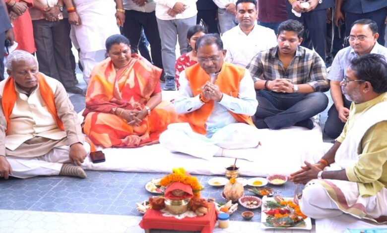 CM साय ने कांसाबेल विकास खंड के ग्राम बगिया में 72 लाख 30 हजार की लागत से निर्मित हेलीपेड लाउन्ज का लोकार्पण किया 1 KSHITITECH 7A 12 KSHITITECH