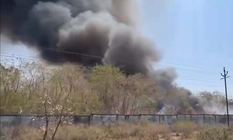 भोपाल BHEL में लगी भीषण आग, कई किलोमीटर दूर से दिख रहा काला धुआं 1 KSHITITECH Bhel fire 1 KSHITITECH