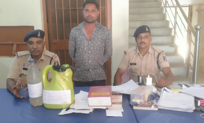 मुलमुला पुलिस की कार्रवाई, 07 लीटर कच्ची महुआ शराब के साथ विक्रेता गिरफ्तार 1 KSHITITECH IMG 20250409 WA0043 KSHITITECH