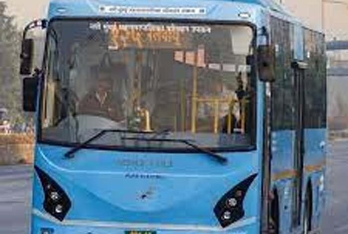 नवी मुंबई में चलती AC बस में कपल द्वारा खुलेआम बनाए शारीरिक संबंध, वीडियो वायरल होते ही मचा हड़कंप 1 KSHITITECH ac bus2 KSHITITECH