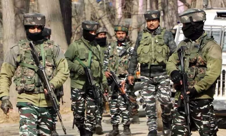 भारतीय सुरक्षा एजेंसियों की चेतावनी के बाद PoK में आतंकवादी लॉन्च पैड्स को खाली करने का निर्देश दिया 1 Console Corptech Pradakshina Consulting Pvt Ltd army kasmir indian 2A 38 2 1 Console Corptech Pradakshina Consulting Pvt Ltd