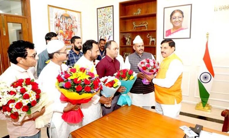 मुख्यमंत्री डॉ. यादव को लोकसभा में वक्फ़ बिल पारित होने पर बधाई देकर धन्यवाद ज्ञापित किया 1 KSHITITECH cm 2 KSHITITECH