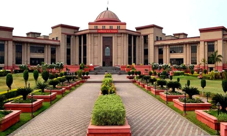 छत्तीसगढ़ हाईकोर्ट ने कहा कि पेंशन एक कठिन परिश्रम से अर्जित लाभ,न कि कोई उपहार 1 KSHITITECH court Bilaspur High A 37 1 KSHITITECH