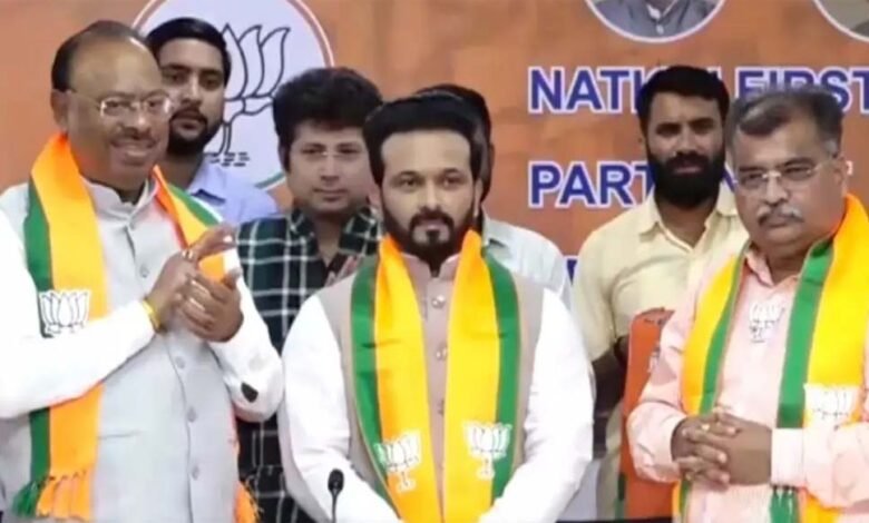 केदार जाधव ने आज भारतीय जनता पार्टी जॉइन की, बावनकुले ने दिलाई सदस्यता 1 KSHITITECH kedar1 KSHITITECH