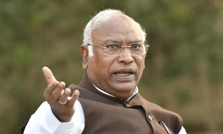मल्लिकार्जुन खरगे ने कहा- पाप पर पर्दा डालने के लिए कांग्रेस को निशाना बना रही सरकार 1 KSHITITECH kharge1 1 KSHITITECH