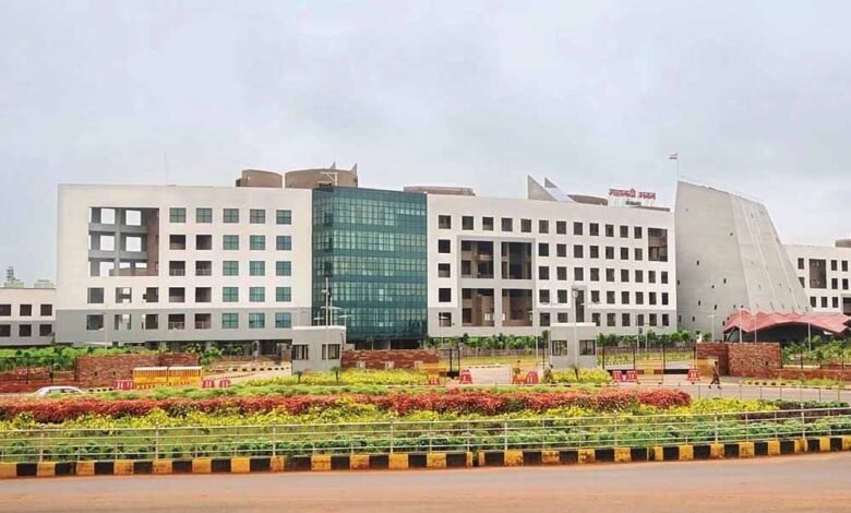जगदलपुर : छत्तीसगढ़ भवन एवं अन्य सन्निर्माण कर्मकार कल्याण मण्डल के नवनियुक्त अध्यक्ष रामप्रताप सिंह ने श्रम विभाग की योजनाओं के क्रियान्वयन की समीक्षा की 1 KSHITITECH mahandi bhawan A 87 KSHITITECH