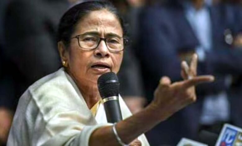 आप स्कूल लौटें, सरकार उनके वेतन की भी व्यवस्था करेगी, शिक्षकों से बोलीं ममता बनर्जी 1 KSHITITECH mamta1 copy KSHITITECH