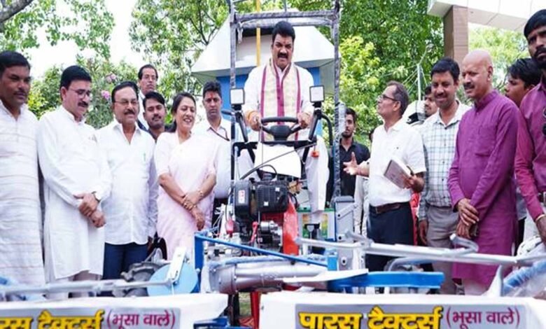 खाद्य मंत्री बोले, नरवाई जलाने से रोकने के लिए आधुनिक यंत्रों का उपयोग जरूरी 1 KSHITITECH mantri rajpoot 1 KSHITITECH