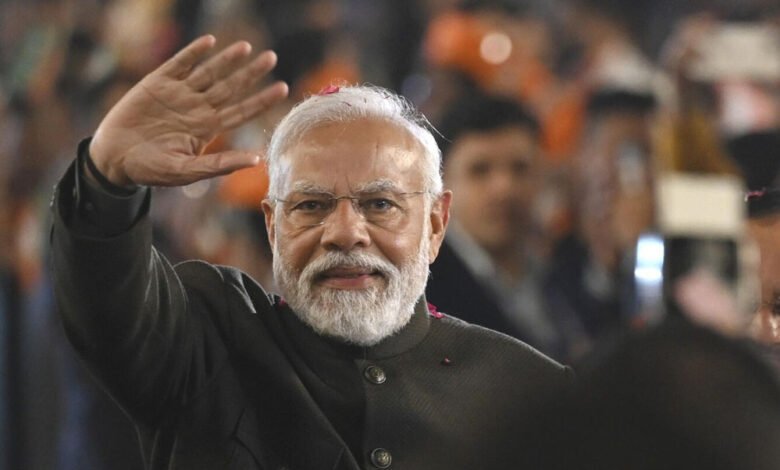 प्रधानमंत्री मोदी 11 अप्रैल को ढाई घंटे तक काशी में रहेंगे, 2600 करोड़ रुपये की विकास परियोजनाओं का शिलान्यास और लोकार्पण करेंगे 1 KSHITITECH modi 24A 92 3 KSHITITECH