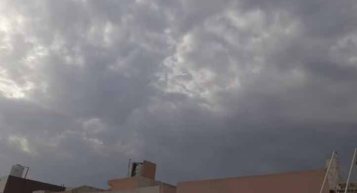 भीषण गर्मी के बीच मौसम ने ली करवट, गरज-चमक और बारिश के आसार 1 KSHITITECH mosam 11 KSHITITECH