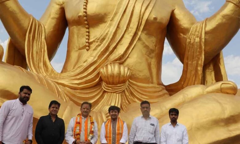 पितृ पर्वत पहुँचे उप मुख्यमंत्री शुक्ल, हनुमानजी के दर्शन कर पूजा-अर्चना की 1 KSHITITECH pitr KSHITITECH