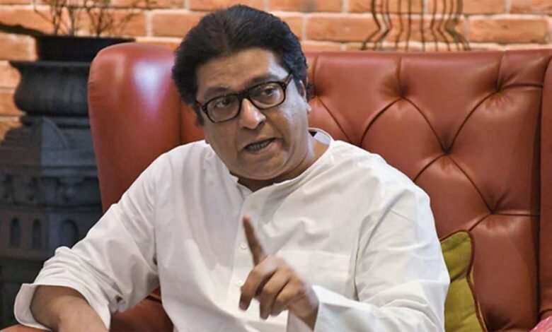 त्रि-भाषा फॉर्मूले के तहत हिन्दी थोपने का विवाद अब महाराष्ट्र पहुंच चुका, 'हम हिन्दू हैं, हिन्दी नहीं, राज ठाकरे ने छेड़ी नई जंग 1 KSHITITECH raj thakre1 KSHITITECH