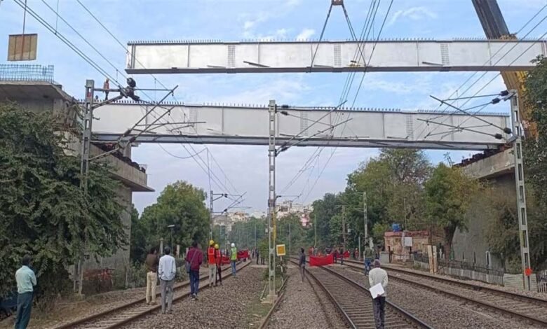 मुख्यमंत्री के निर्देशों के पालन में ग्वालियर कलेक्टर ने किया आरओबी का निरीक्षण 1 KSHITITECH rob1 KSHITITECH
