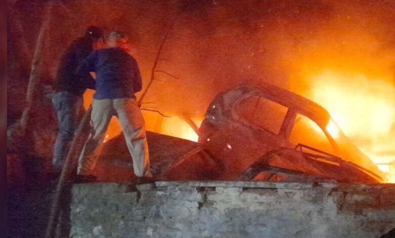 संभल के पुलिस स्टेशन में शॉर्ट सर्किट के बाद लगी आग में कई वाहन जलकर खाक, दमकल की गाड़ियां मौके पर मौजूद 1 KSHITITECH sabhal1 1 KSHITITECH
