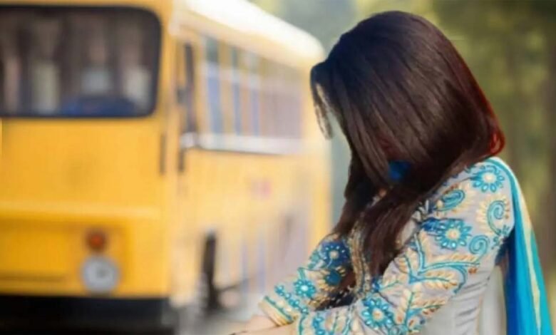 इंदौर में निजी स्कूल की टीचर से स्कूल बस में दुष्कर्म, ड्राइवर कर रहा था ब्लैकमेल, टीचर ने परेशान होकर कपड़ों में लगाई आग 1 KSHITITECH sch1 4 KSHITITECH