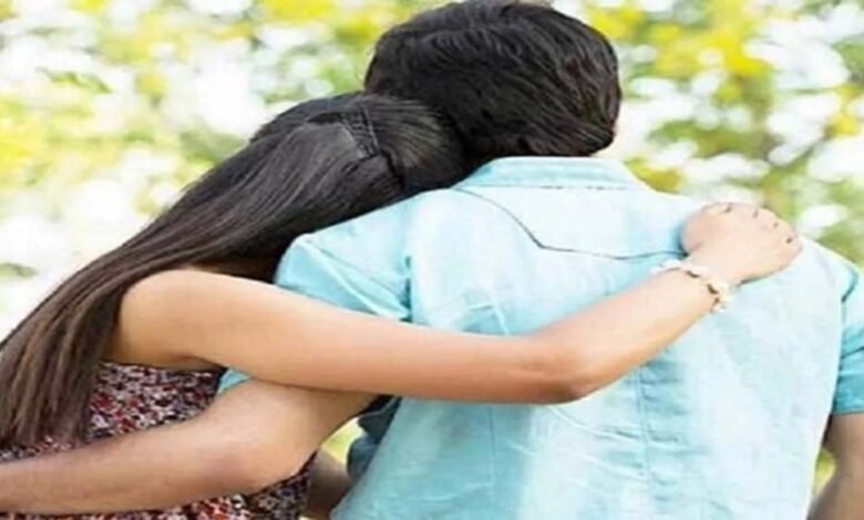 शादी को दो साल भी पूरे नहीं हुए थे कि पत्नी ने पति के साथ किया मेरठ जैसा कांड, सीने में कई बार घोपे चाकू, अस्पताल में भर्ती 1 KSHITITECH sidhi1 1 KSHITITECH