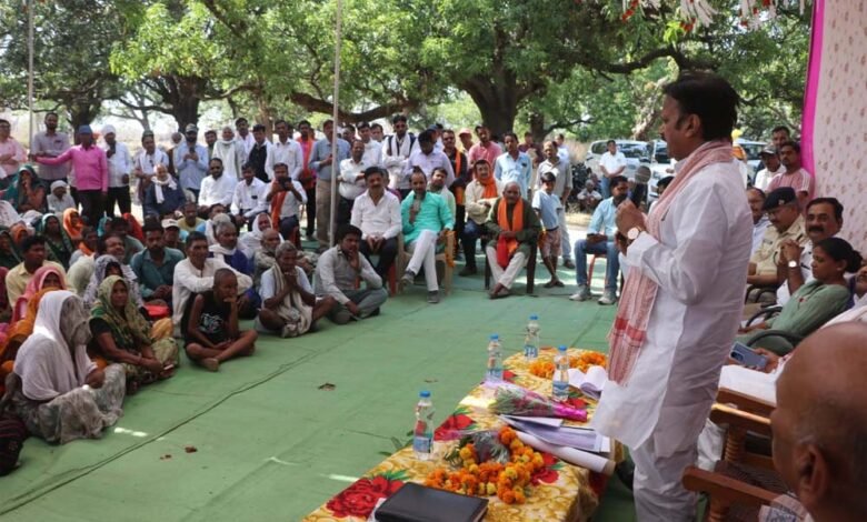 उप मुख्यमंत्री शुक्ल शहडोल की ग्राम पंचायत टिहकी में जल गंगा संवर्धन अभियान की जन-चौपाल में हुए शामिल 1 Console Corptech Pradakshina Consulting Pvt Ltd sukl1 1 Console Corptech Pradakshina Consulting Pvt Ltd