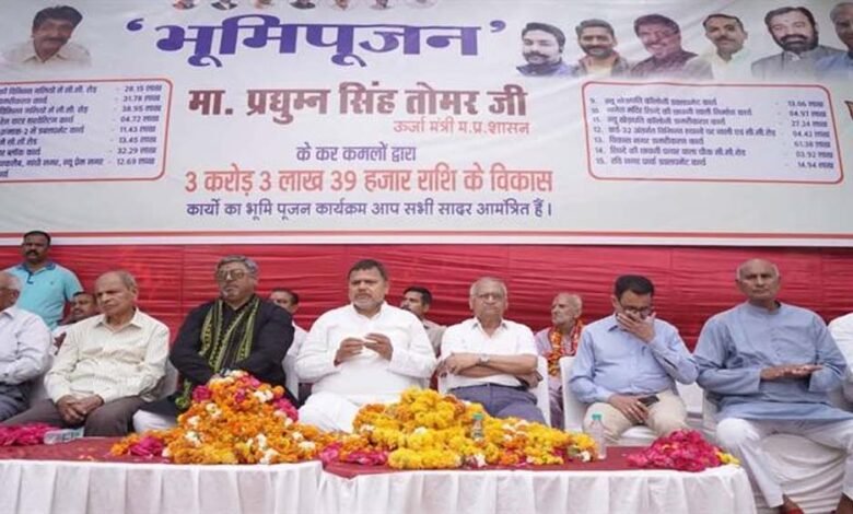 उपनगर ग्वालियर में तीन करोड़ 70 लाख से अधिक के विकास कार्यों का किया भूमि पूजन 1 KSHITITECH tomar 2 KSHITITECH