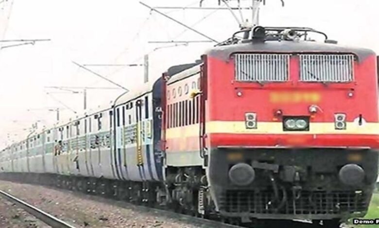 तीसरी लाइन के इंटरलाकिंग कार्य के चलते ट्रेनों का संचालन प्रभावित होगा, 26 ट्रेनें अप्रैल और मई में रहेंगी कैंसल 1 KSHITITECH train1 2 KSHITITECH