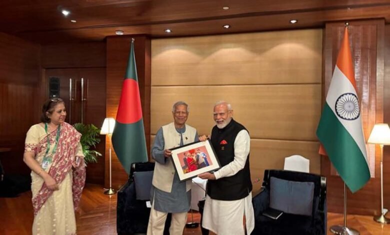 बिम्सटेक शिखर सम्मेलन: मोहम्मद यूनुस ने प्रधानमंत्री नरेंद्र मोदी को दिया खास उपहार 1 KSHITITECH yunush1 KSHITITECH