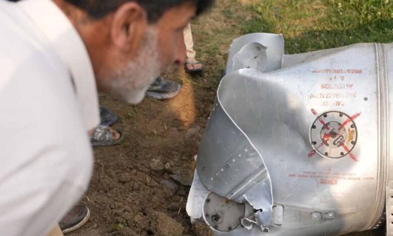 पाकिस्तान का चीनी फाइटर जेट JF-17 को भारतीय सेना ने मार गिराया, बठिंडा में भी पाकिस्तानी जेट क्रैश 1 KSHITITECH 1 256 KSHITITECH