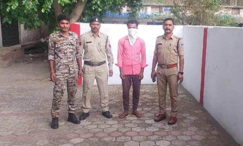 चौकी विक्रमपुर पुलिस ने 2 साल पुराने वसूली प्रकरण के फरार स्थाई वांरटी रतन सिंह पट्टा को कस्बा समनापुर से किया गिरफ्तार 1 KSHITITECH 1 28 KSHITITECH
