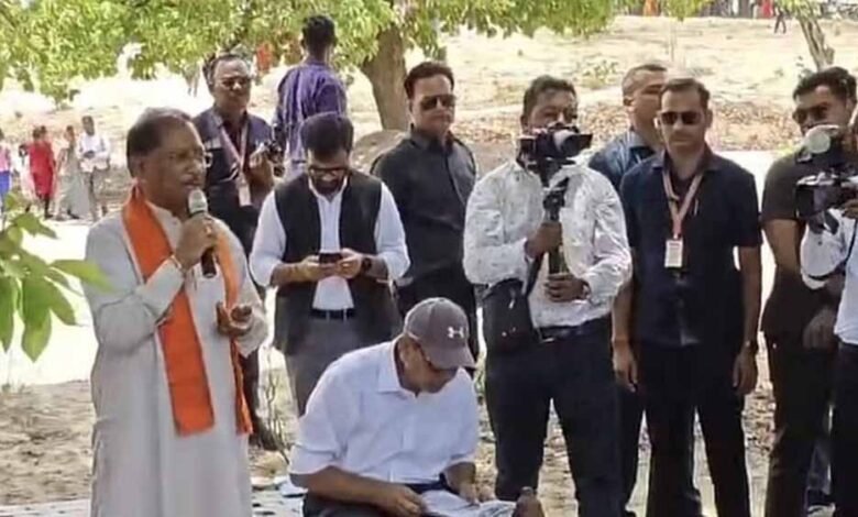 कुंवरपुर के माथमौर गांव पहुंचे मुख्यमंत्री साय, जन संवाद और योजनाओं की जमीनी हकीकत जानी 1 KSHITITECH 1 305 KSHITITECH