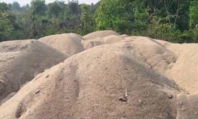 अवैध रेत खनन में कांस्टेबल की हत्या के बाद हाई कोर्ट ने स्वतः संज्ञान लेते हुए खनिज विभाग को जारी किया नोटिस 1 KSHITITECH 1 555 KSHITITECH