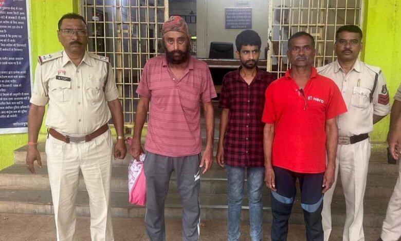 सायबर ठगी में मदद करने वाले म्यूल अकाउंट से जुड़े तीन खाताधारकों को पुलिस ने किया गिरफ्तार 1 KSHITITECH 1 813 KSHITITECH