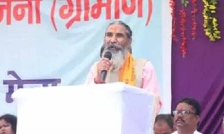 कांकेर लोकसभा सांसद भोजराज पीएचई इंजीनियर से बोले - ठेकेदार पर कार्रवाई नहीं करते कमीशन खाते हो 1 KSHITITECH 1 851 KSHITITECH