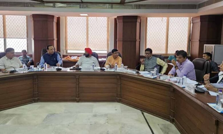 याचिका एवं अभ्यावेदन समिति की बैठक में शामिल हुए विधायक 1 KSHITITECH 1 952 KSHITITECH