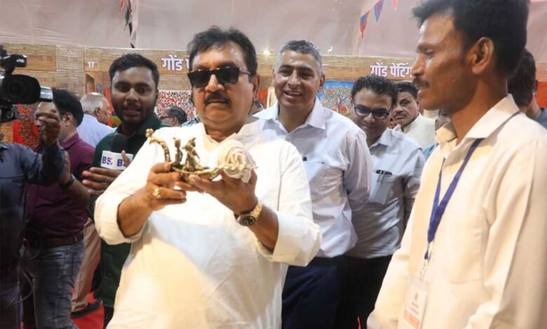 मुख्यमंत्री डॉ. यादव के नेतृत्व में जनजातीय शिल्प को अन्तर्राष्ट्रीय बाजार में दिलायेंगे पहचान 1 KSHITITECH 10 A13 KSHITITECH