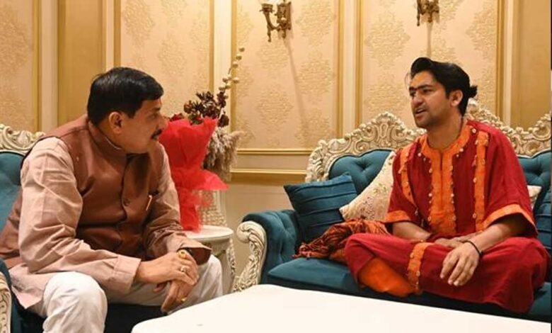 मुख्यमंत्री डॉ. यादव ने बागेश्वर धाम सरकार पं. धीरेंद्र कृष्ण शास्त्री से की भेंट 1 KSHITITECH 14A 2 KSHITITECH