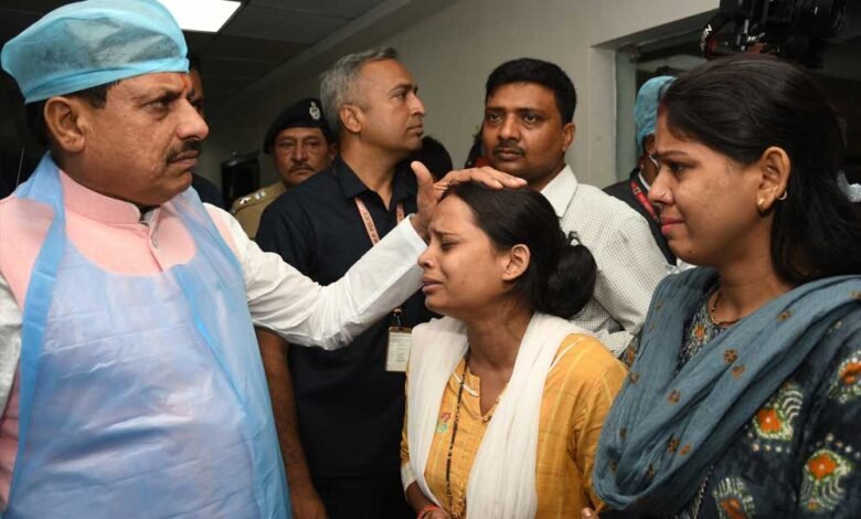 मुख्यमंत्री ने कुशल क्षेम पूछकर डॉक्टर्स को घायल जवानों के समुचित उपचार के दिए निर्देश 1 KSHITITECH 16A 108 KSHITITECH