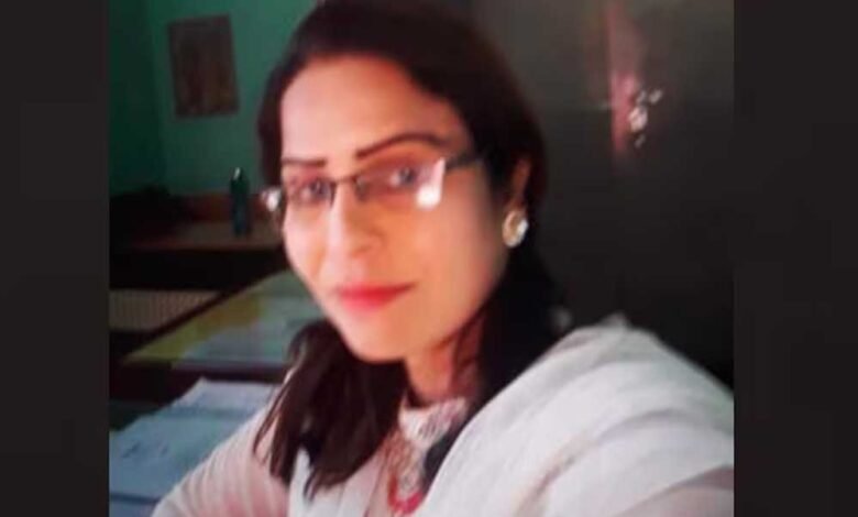 सीहोर में शिक्षिका शहनाज परवीन को पाकिस्तानी सेना के समर्थन में पोस्ट करने के कारण निलंबित कर दिया गया 1 KSHITITECH 17A 49 KSHITITECH