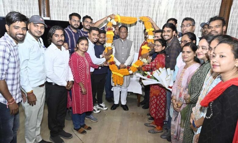 मुख्यमंत्री साय की पहल से छत्तीसगढ़ के बर्खास्त बीएड शिक्षकों के जीवन में लौटी खुशियाँ: 26 सौ से अधिक युवाओं के भविष्य को सुरक्षित करने का ऐतिहासिक निर्णय 1 KSHITITECH 1A 122 1 KSHITITECH