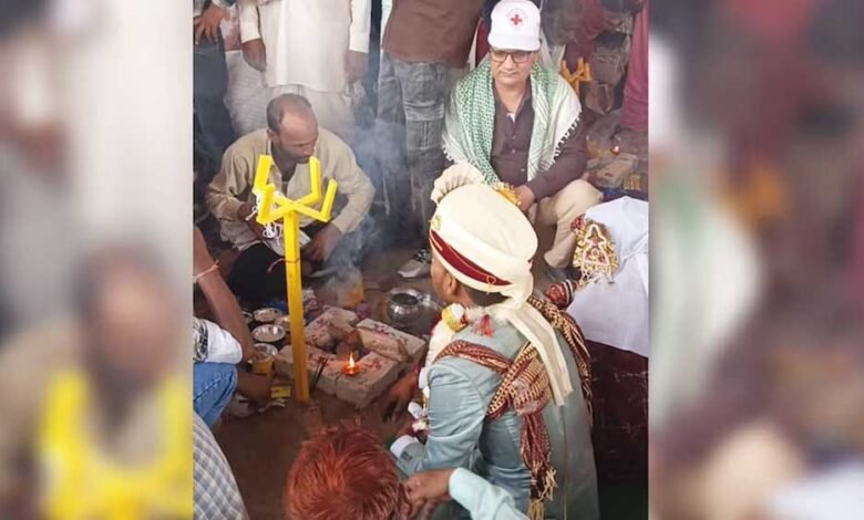 श्योपुर में मुख्यमंत्री कन्यादान योजना के तहत कन्याओं के विवाह कराए गए, विवाह वेदी पर पुरोहित का काम 10 मुस्लिम शिक्षकों ने किया 1 KSHITITECH 1A 24 1 KSHITITECH