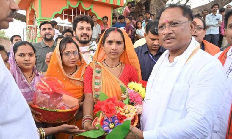 झुरानदी गांव में बरगद पेड़ की छांव में लगी मुख्यमंत्री की चौपाल 1 KSHITITECH 2 289 KSHITITECH