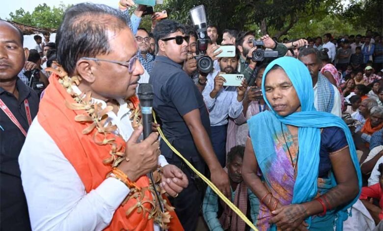 सुशासन तिहार: मुख्यमंत्री साय ने ग्रामीणों से किया सीधा संवाद 1 KSHITITECH 2 343 KSHITITECH