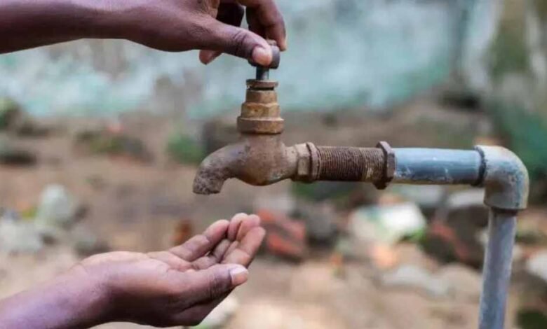कोतासुरा गांव में पानी की समस्या, ग्रामीण पीने के पानी के लिए घंटों लाइन लगाने के लिए मजबूर 1 KSHITITECH 2 351 KSHITITECH