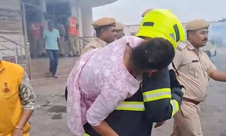पाकिस्तान से सटे राज्यों में मॉक ड्रिल, सायरन बजा, लोगों को स्ट्रेचर पर लेकर गए 1 KSHITITECH 2 494 KSHITITECH