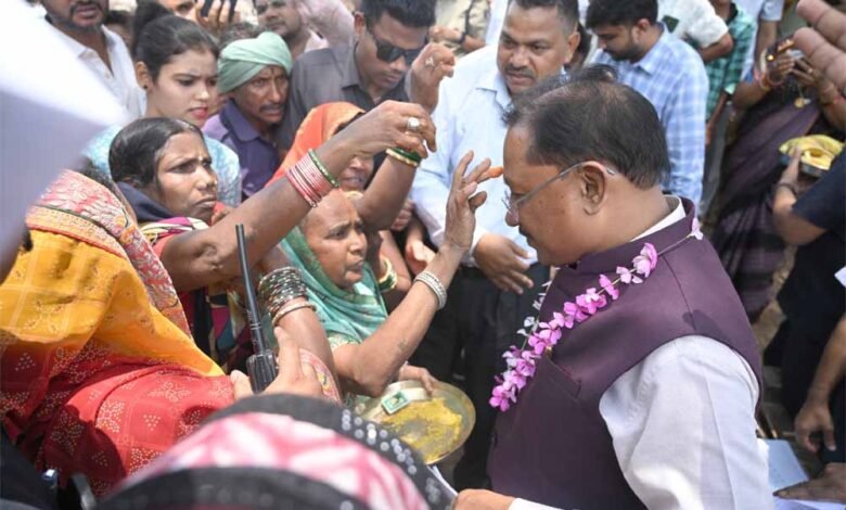 मुख्यमंत्री साय ने सक्ती जिले के करिगांव में अचानक पहुँचकर ग्रामवासियों को किया आश्चर्यचकित 1 KSHITITECH 2 85 KSHITITECH