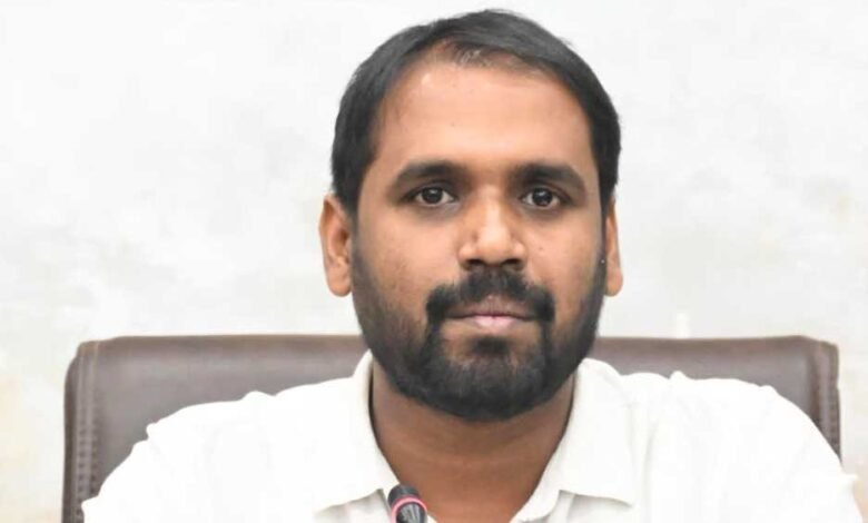 धमतरी : हर पटवारी प्रतिदिन कम से कम 5 नक्शा-बंटाकन के प्रकरणों का निबटारा करेंगे, कलेक्टर ने तय किया लक्ष्य 1 KSHITITECH 20A 149 KSHITITECH